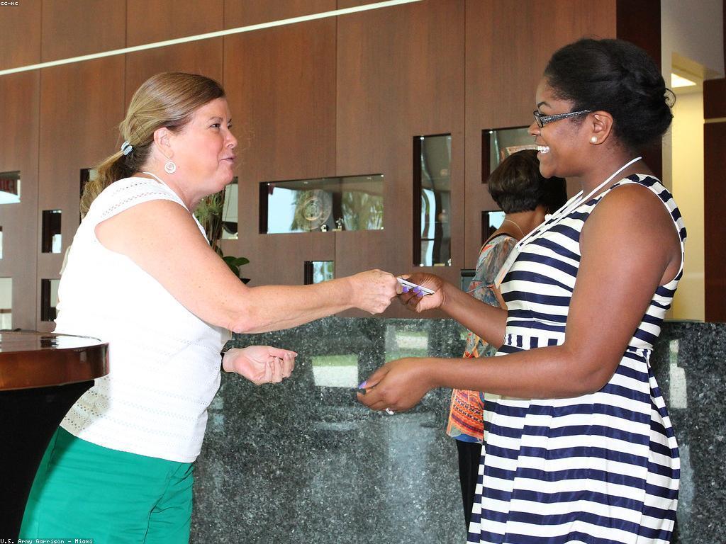 សហគមន៍ស្លត: ការបង្កើតសហគមន៍ដែលមានប្រយោជន៍