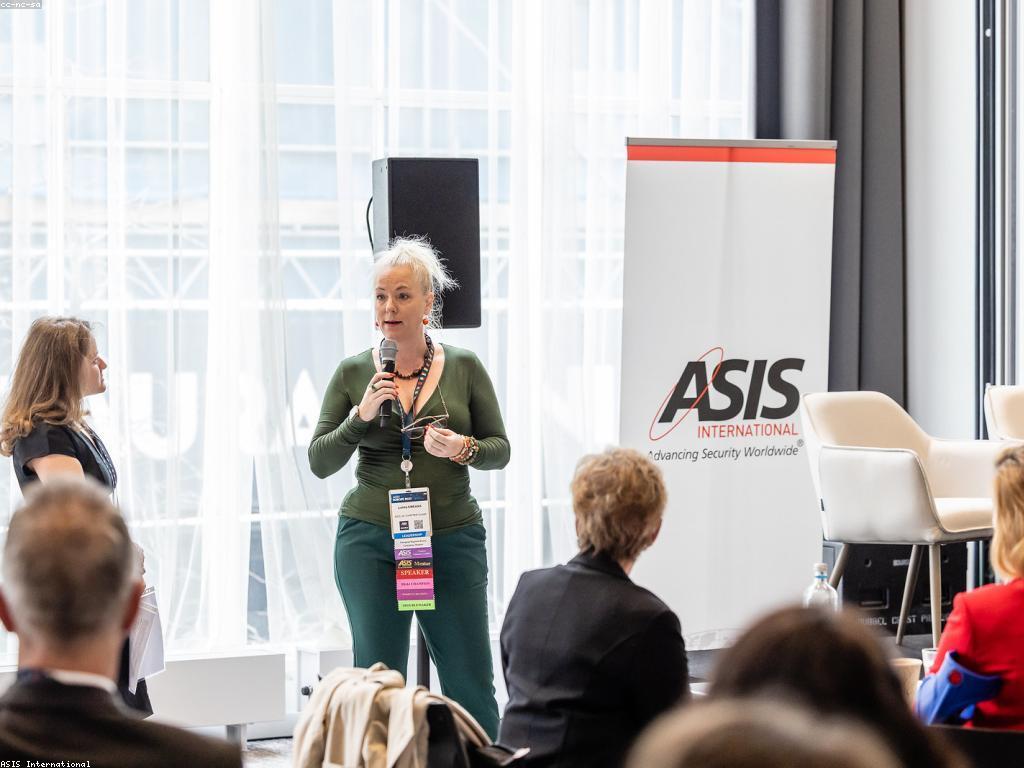 សហគមន៍ស្លត៖ ការអប់រំ និងការពង្រឹងចំណេះដឹង