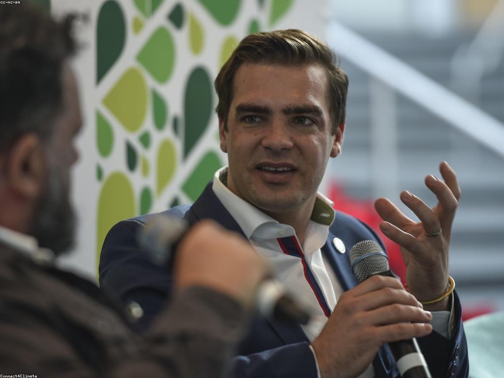 ច្បាប់និងវិធីសាស្ត្រ: ការប្រើប្រាស់គន្លងសម្រាប់ការអភិវឌ្ឍសេដ្ឋកិច្ច